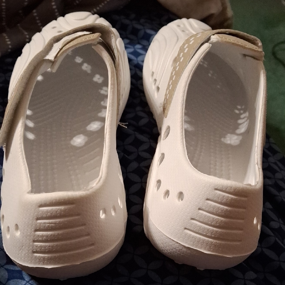 Women's White and Tan Water Shoes - Picture 5 of 5
